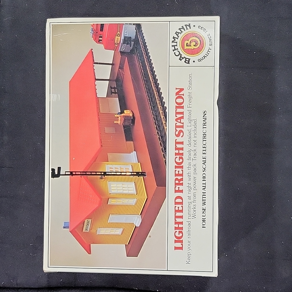 Bachmann HO Lighted Freight Station